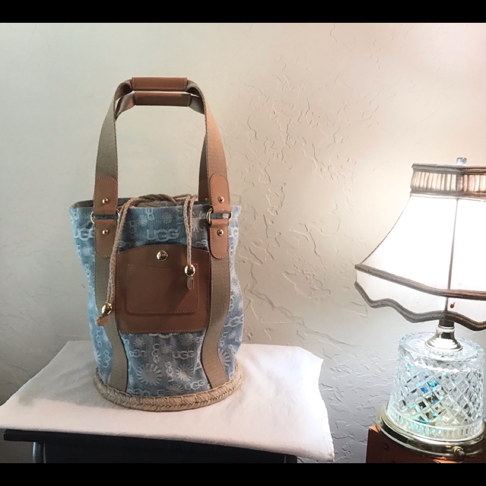🌺EUC Large Round UGG Denim Blue, Khaki Tote Travel Overnight Bag! 💕 MSRP…